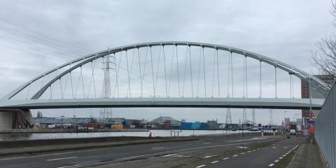 The new bridge of Den Azijn must relieve traffic congestion in Antwerp