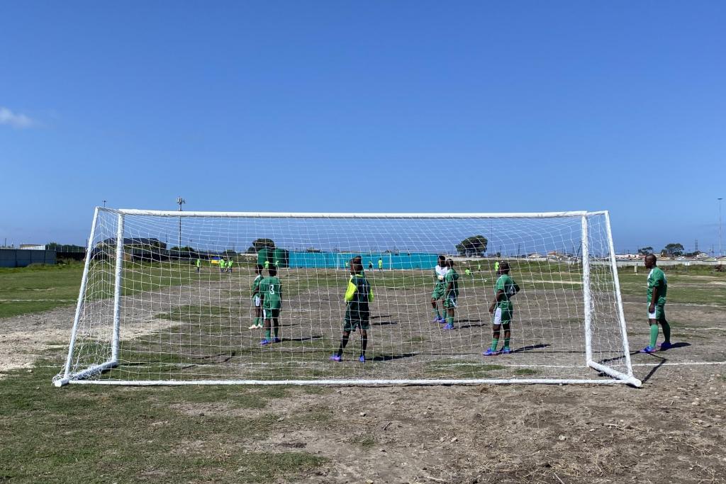 Voetbalmatch in Philippi Village, Kaapstad