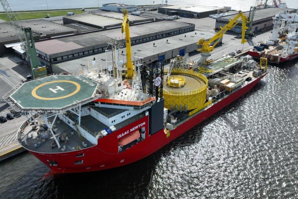 cable laying vessel Isaac Newton is preparing for the project in Ostend
