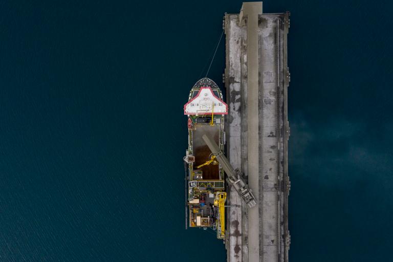 Jan De Nul Group installs interconnector over a distance of 135 km and up to 1 km deep