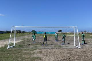 Match de foot à Philippi Village au Cap